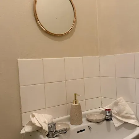 Apartment Cosy Flat Located On Town