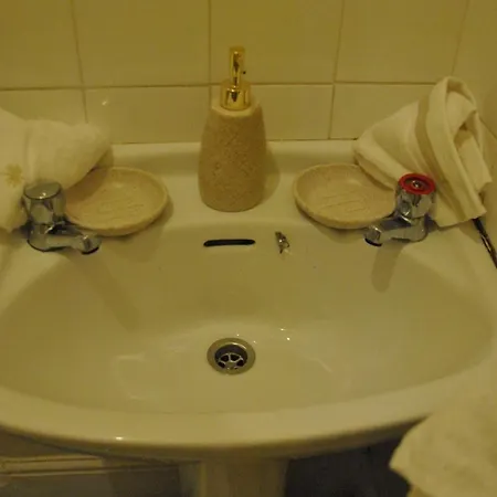 Cosy Flat Located On Town * Dublin