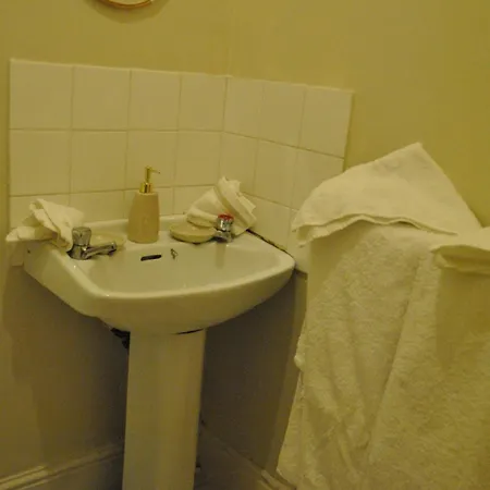 Cosy Flat Located On Town *