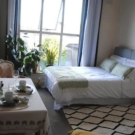 Cosy Flat Located On Town