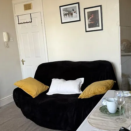 Cosy Flat Located On Town Daire Dublin