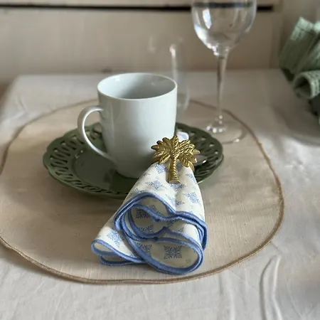 Cosy Flat Located On Town