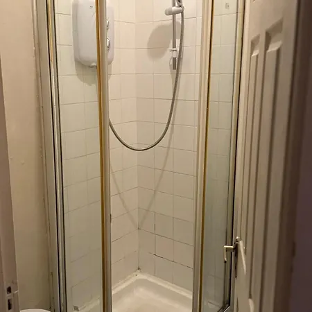 Cosy Flat Located On Town *